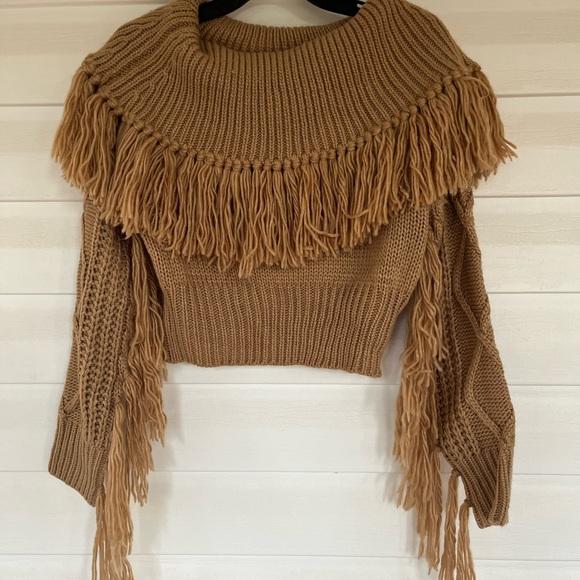 Hot & Delicious cropped fringed sweater
B4 - Picture 2 of 6